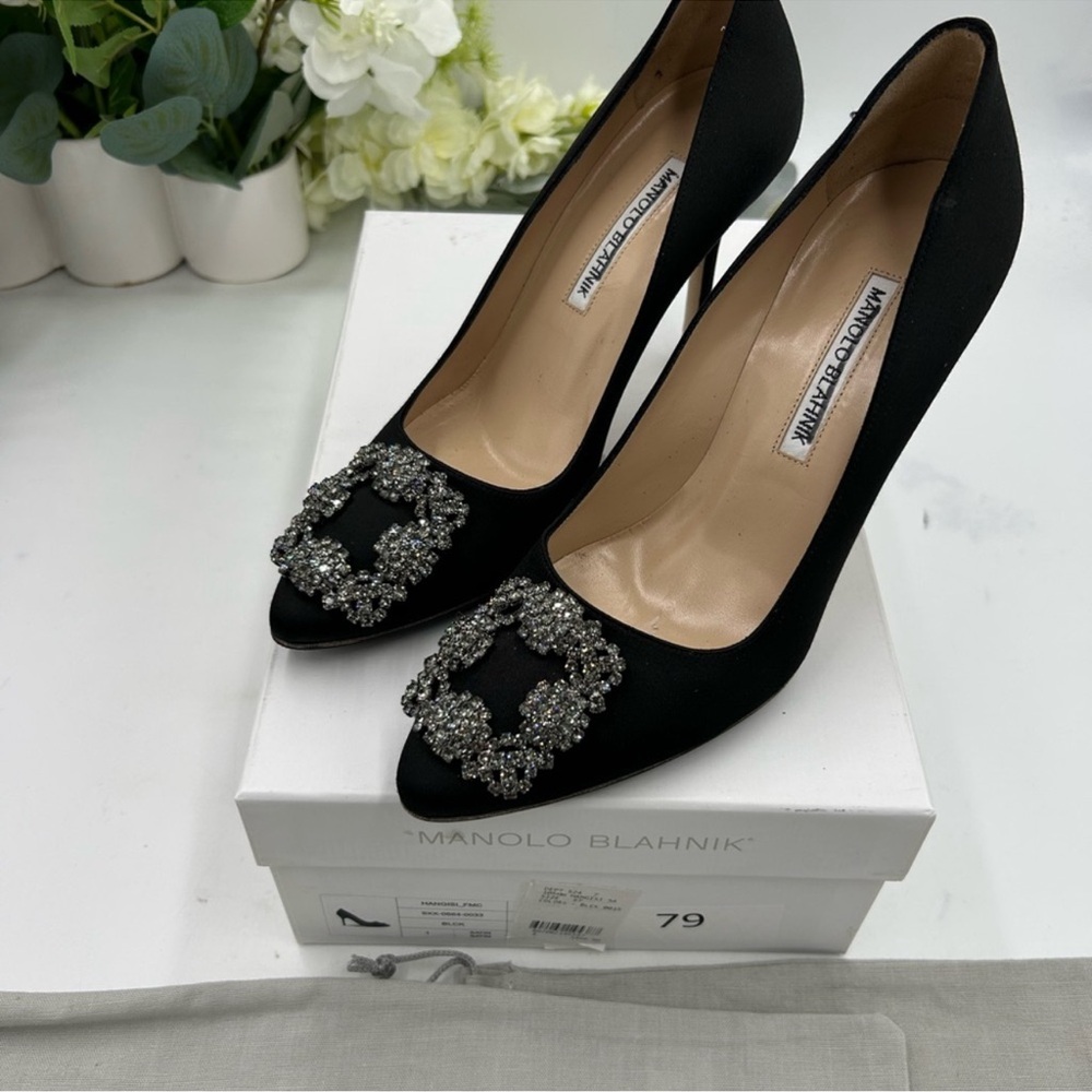 Women’s Manolo BLAHNIK HANGISI satin pump size 37 made in Italy - Picture 2 of 12